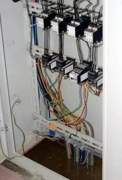 配電柜接線如果都能達到這個標準，那真的太值得電工驕傲了，干貨分享